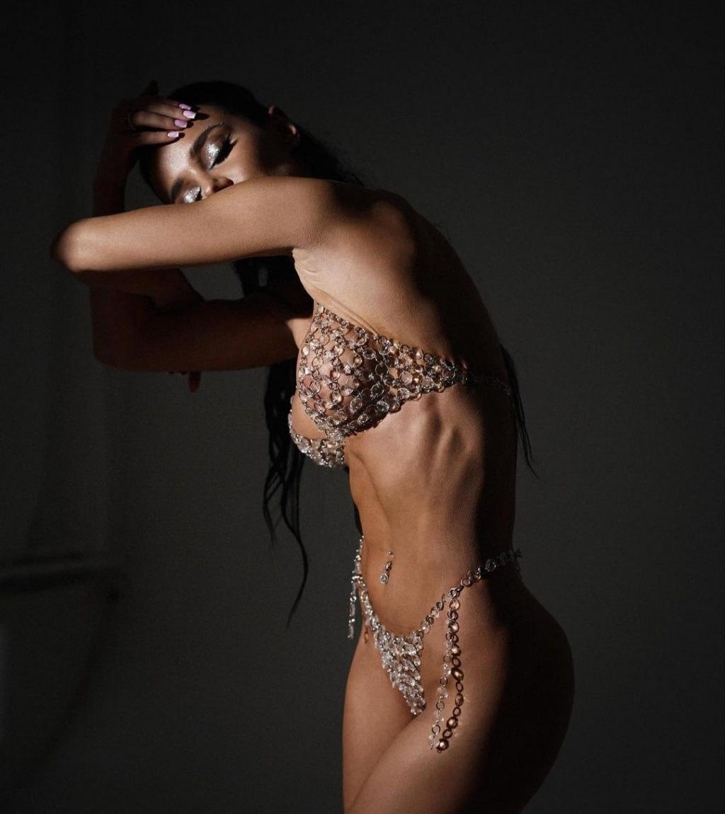 Клара привлекательная девушка из Амурска цена от 6000 руб